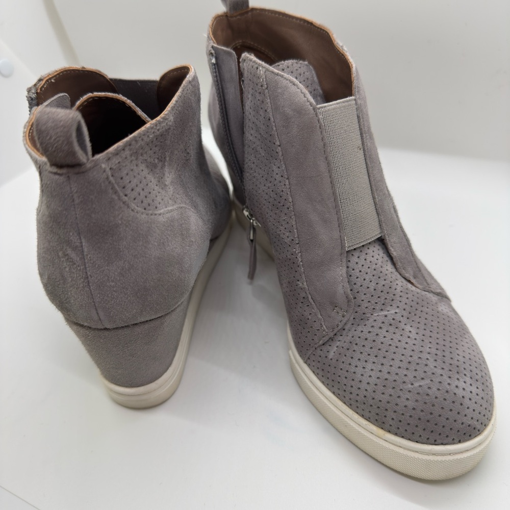 Elegant Gray Wedge Ankle Boots